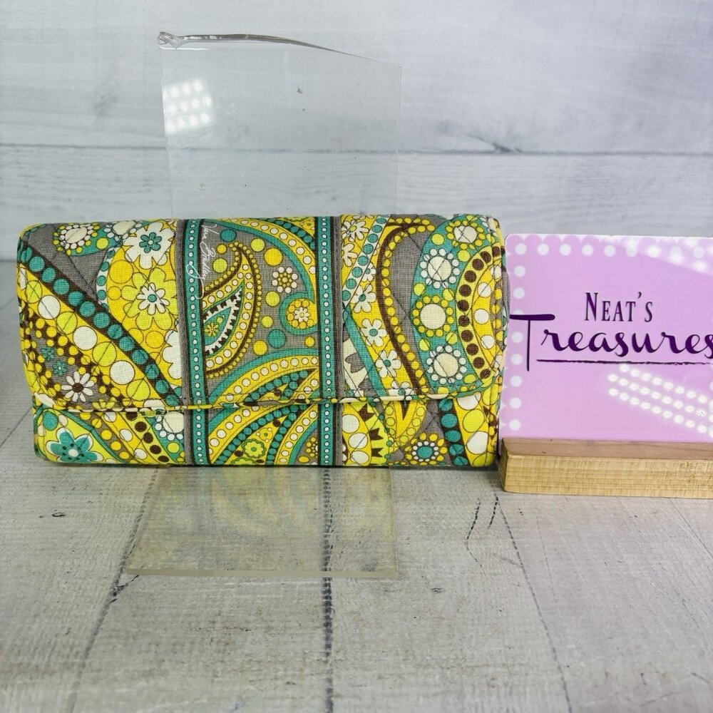 Vera Bradley LEMON PARFAIT Trifold Magnetic Closure Card Holder Clutch Wallet